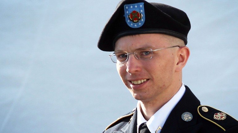 Manning continuará ativa no Exército enquanto o processo rolar em tribunal, mas não receberá salário