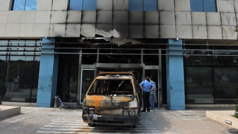 Os escritórios da Microsoft em Atenas foram também atacados a junho de 2012, quando uma carrinha que carregava materiais inflamáveis foi conduzida até à entrada do edifício, e seguidamente alvejada por atiradores