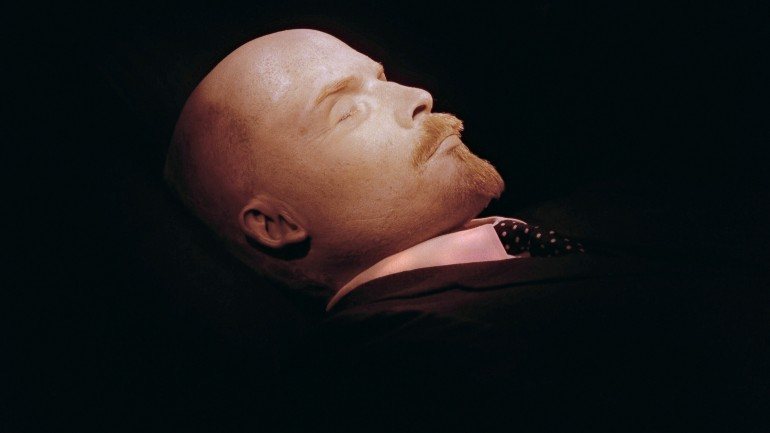 Lenine foi embalsamado com técnicas inovadoras desenvolvidas pelos cientistas desde a sua morte