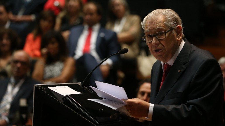 António Arnaut falava numa reunião do secretário-geral do PS