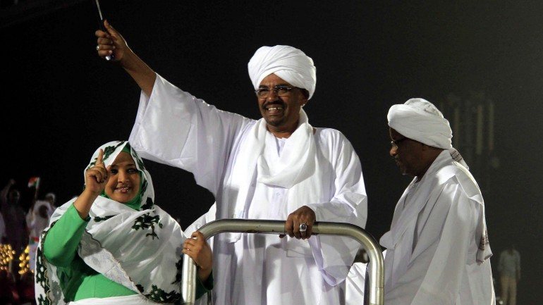 Estas foram as segundas eleições multipartidárias desde a chegada ao poder de Bashir, em 1989, após um golpe de Estado
