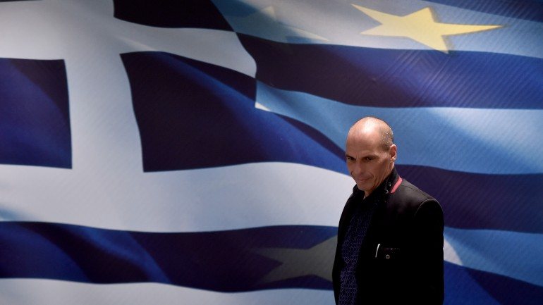 Angela Merkel deu terça-feira um prazo de 12 dias para que haja um acordo entre a Grécia e os credores.