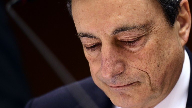 Draghi acredita que está a ser desperdiçado o tempo que tem sido dado à Grécia.