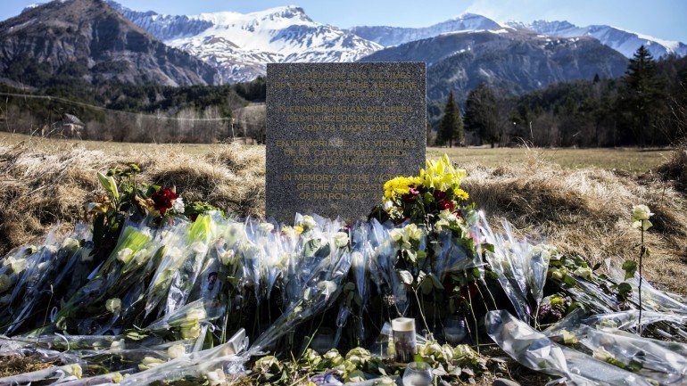 Na primeira viagem paga pela Lufthansa, a falsa prima visitou o Le Vernet, memorial às vítimas do Airbus 320
