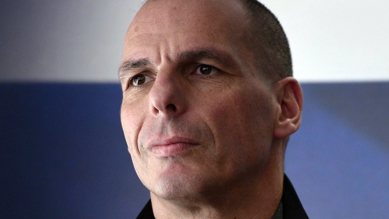 &quot;O secretismo e a imprensa ingénua não são um bom augúrio para a Democracia europeia&quot;, remata Yanis Varoufakis.