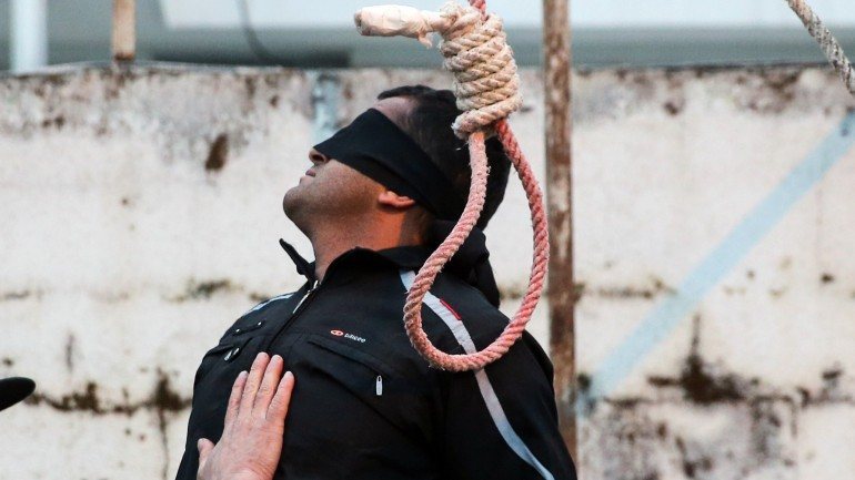 Enforcamentos, decapitações ou injeções letais são alguns das formas de cumprir a pena de morte