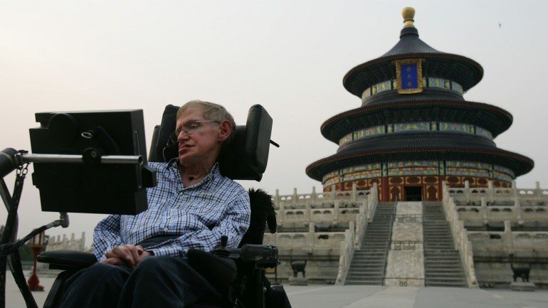 O cientista britânico Stephen Hawking tem esclerose lateral amiotrófica (ELA) há várias décadas