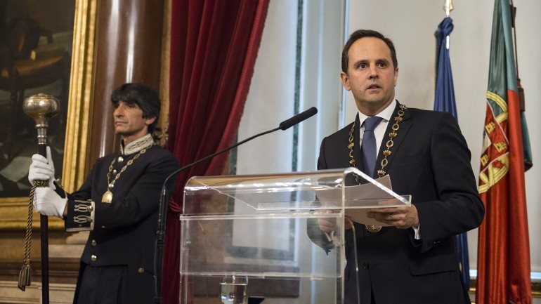Fernando Medina estreou-se nesta terça-feira numa assembleia municipal como presidente da Câmara de Lisboa
