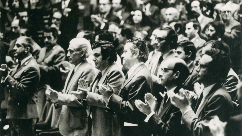 Álvaro Cunhal e Mário Soares na tomada de posse da Assembleia Constituinte