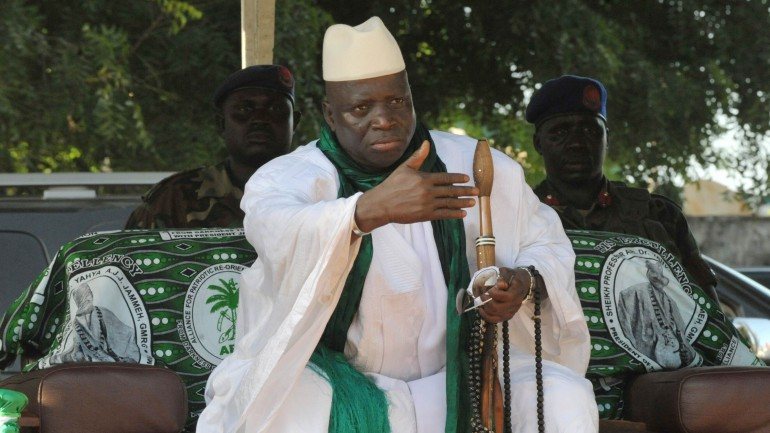 Yahya Jammeh apelida os homossexuais de &quot;bichos&quot; que &quot;têm de ser combatidos&quot; como os mosquitos da malária.