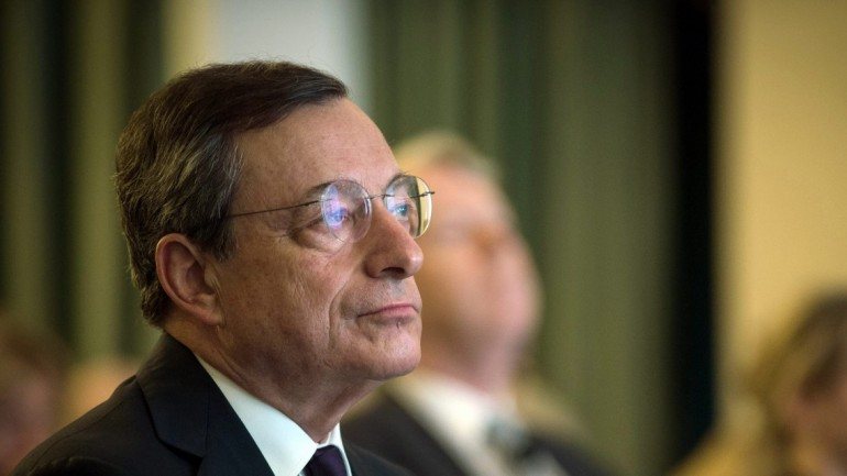 Esta terá sido a primeira vez que Mario Draghi se pronuncia sobre as preocupações geradas em torno da &quot;ação agressiva&quot; dos bancos centrais