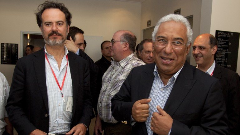 Sérgio Sousa Pinto, à esquerda.