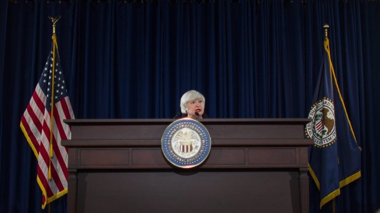 A Reserva Federal mantém a taxa de juro de referência em zero desde 2008