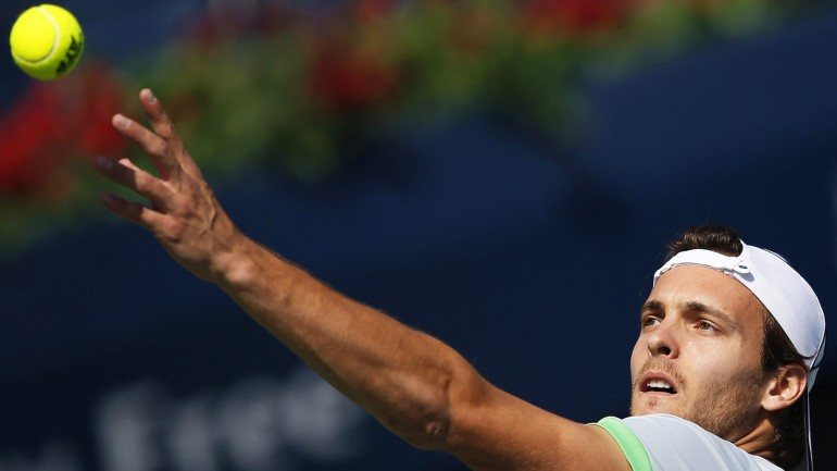 João Sousa disse que realizou &quot;um dos melhores jogos da carreira&quot; para alcançar as meias-finais do torneio ATP 250 de Genebra, na Suíça