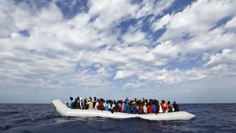 Autoridades francesas e espanholas intercetaram neste sábado um total de 253 imigrantes