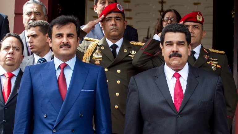 O Emir do Qatar, Sheikh Tamim bin Hamad bin Khalifa Al Thani e o presidente venezuelano, Nicolás Maduro