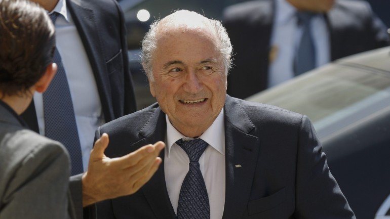 Blatter está debaixo de intensa pressão para que se demita e adie a eleição de sexta-feira