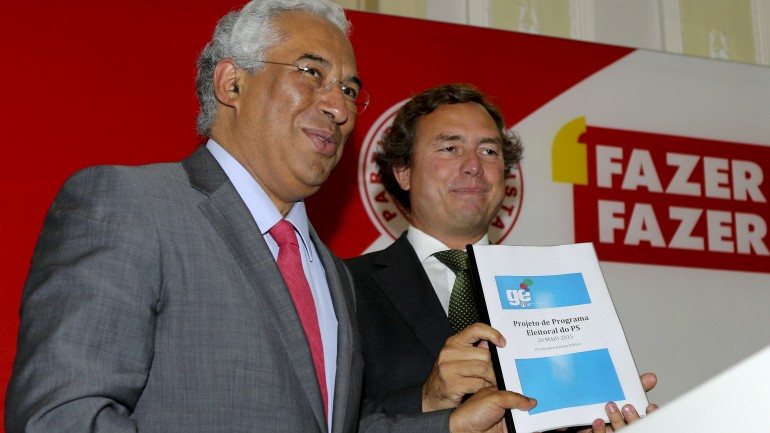 António Costa e João Tiago Silveira no dia da apresentação do projeto de programa eleitoral