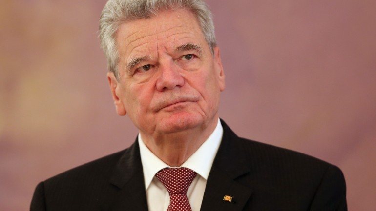 Joachim Gauck contraria posições oficiais do Governo de Berlim