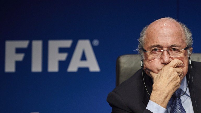 Joseph Blatter demitiu-se a 2 de junho, após ter sido reeleito a 29 de maio para o seu quinto mandato como líder da FIFA