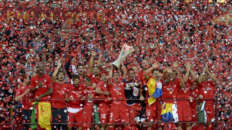 Depois de conquistar a Taça UEFA duas vezes seguidas, o Sevilha fez o mesmo na Liga Europa. Por isso já vai em quatro finais ganhas, um recorde: nunca um clube conseguira vencer as únicas quatro finais europeias nas quais competira
