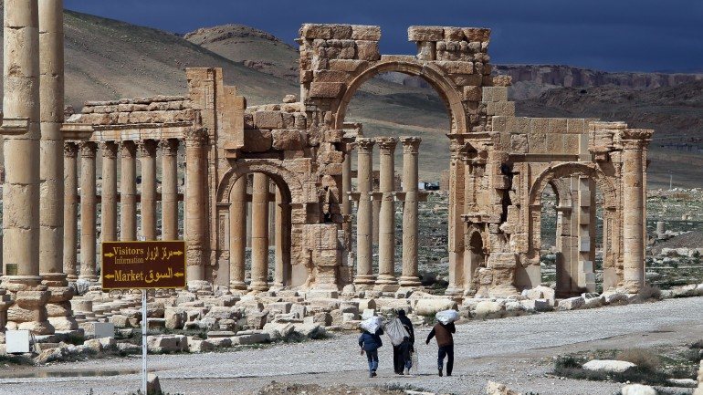 As ruínas de Palmira não estão, para já, em risco. Combates continuam nos arredores da cidade