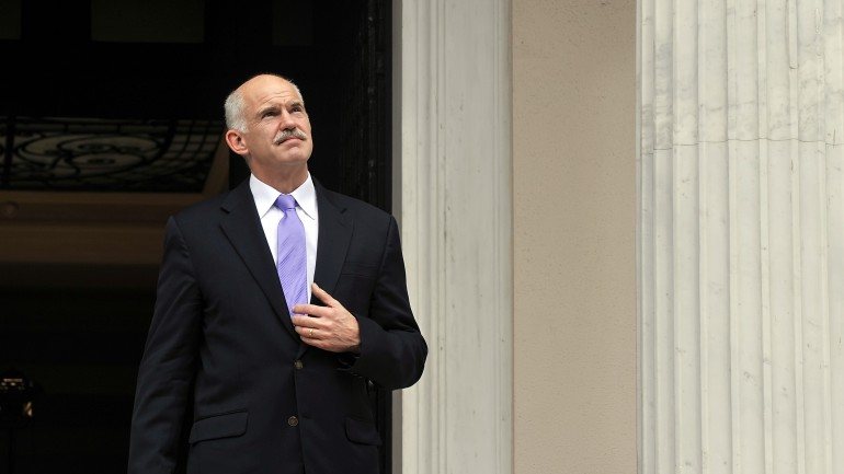 George Papandreou ascende de uma conhecida família política grega. Tal como ele, o seu avô, Georgios Papandreou, e o seu pai, Andreas Papandreou, também subiram ao cargo de primeiro-ministro grego
