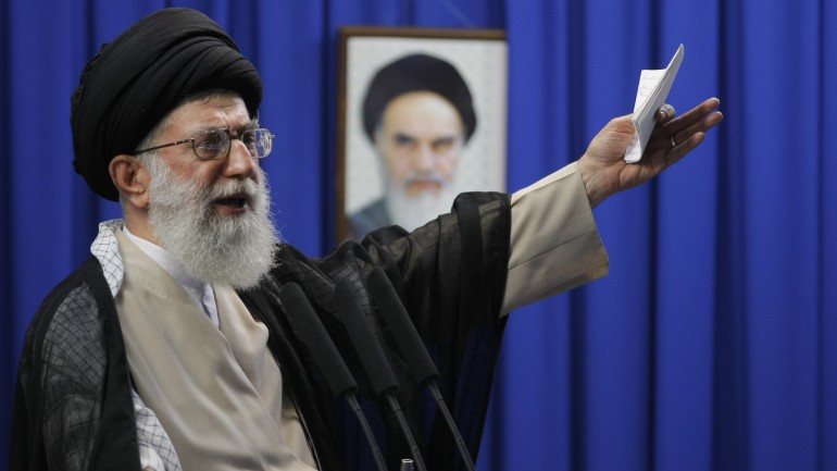 Ali Khamenei rejeitou qualquer inspeção a &quot;instalações militares&quot;