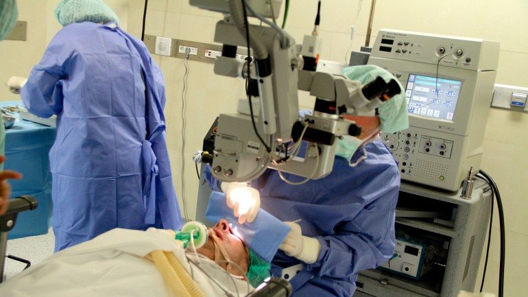 Cerca de 30% dos inquiridos afirmaram já ter tido de adiar cirurgias por falta de material