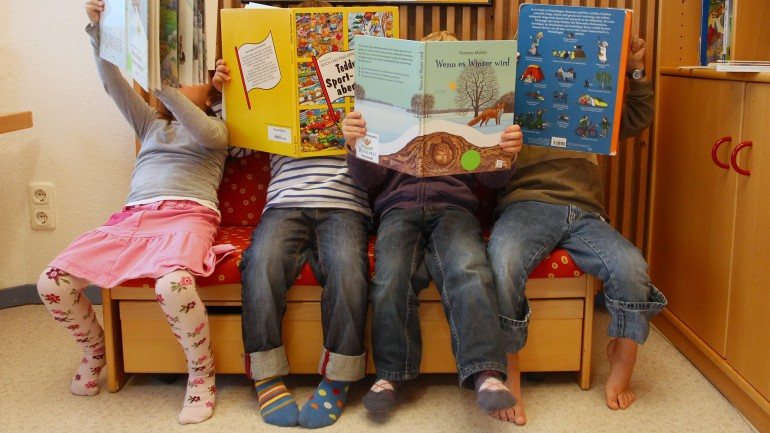 Psicólogos defendem que nas férias as crianças devem conjugar leitura com brincadeiras didáticas