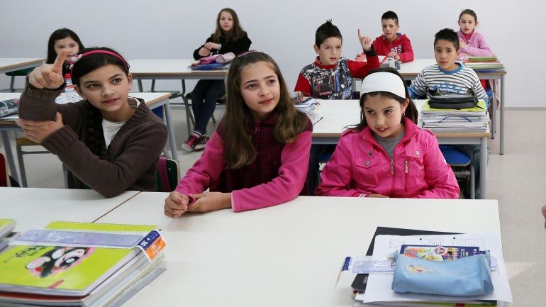 Já este ano, alunos do 2.º, 5.º e 8.º anos vão fazer provas de aferição a português e matemática. Os do 9.º farão exames, como previsto
