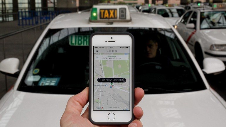 Taxistas já marcaram protestos na rua contra a Uber para o início de setembro
