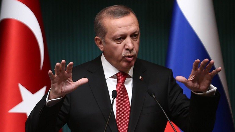 Recep Tayyip Erdogan perdeu maioria que o seu partido detinha há 13 anos