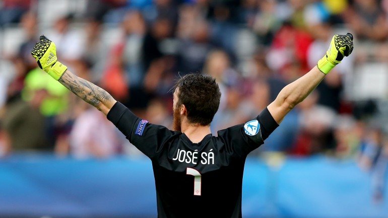 José Sá, o homem de luvas nas mãos que só não parou uma bola rematada à baliza de Portugal (contra a Suécia), apenas fez quatro jogos em 2014/2015 na equipa principal do Marítimo