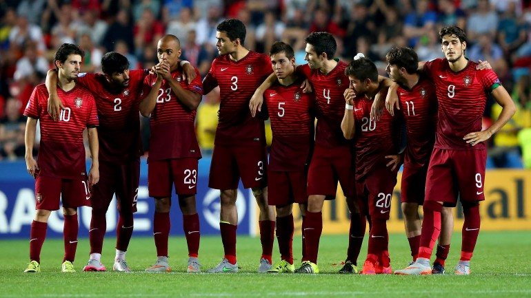 5 dos 11 jogadores do &quot;onze ideal&quot; da UEFA pertencem à seleção das quinas