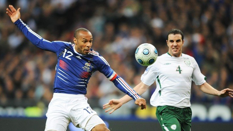 O jogo da polémica foi a 18 de novembro de 2009, no Parques dos Príncipes, em Paris. E Thierry Henry o seu protagonista