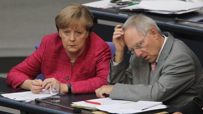Angela Merkel e Wolfgang Schäuble, o ministro das Finanças alemão, são duas figuras mal-amadas por quem usa a hashtag #BoycottGermany