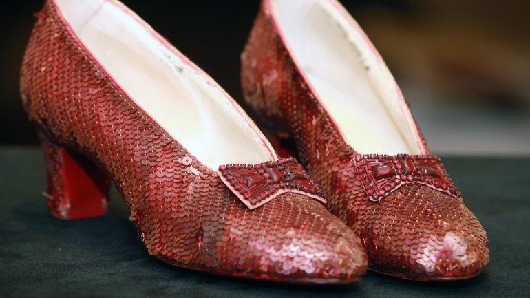 Os sapatos usados por Judy Garland em &quot;O Feiticeiro de Oz&quot;