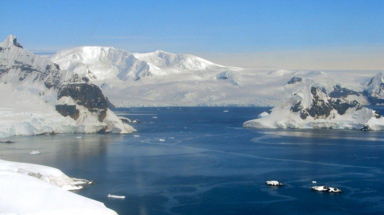 Ao longo das últimas décadas têm sido feitas várias medicções ao gelo das águas do Ártico