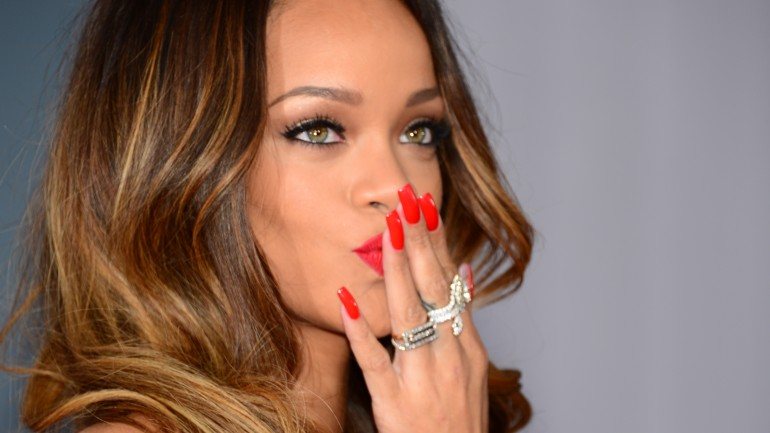 Se tiver as mãos (ou a manicure) de Rihanna, não precisa de ler este artigo.