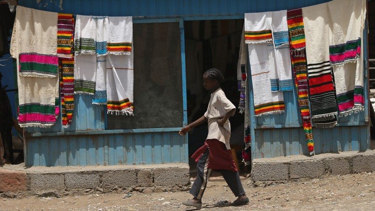 As fábricas na Etiópia pagam apenas 19 euros por mês aos seus trabalhadores. Este foi considerado o 14.º país mais pobre do mundo em 2013