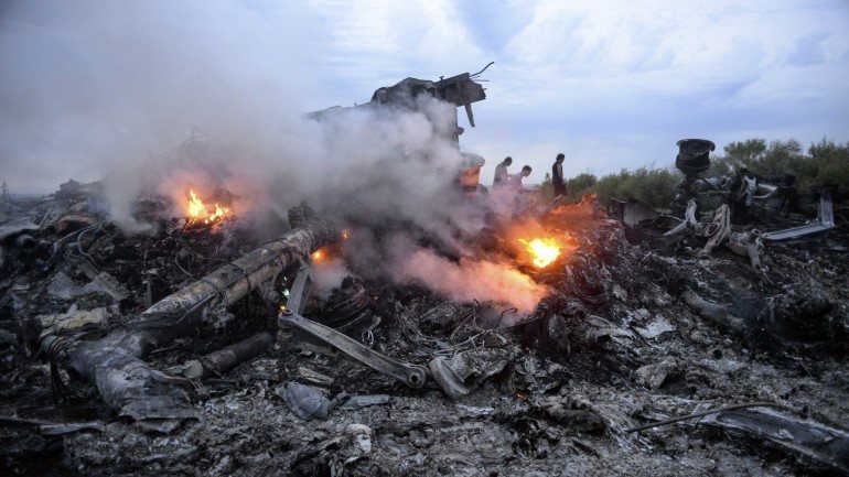 MH17 foi abatido por um míssil terra-ar no dia 17 de julho de 2014