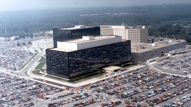 Agência de Segurança Nacional (NSA)  tem sido alvo de polémica por espiar chamadas privadas de cidadãos