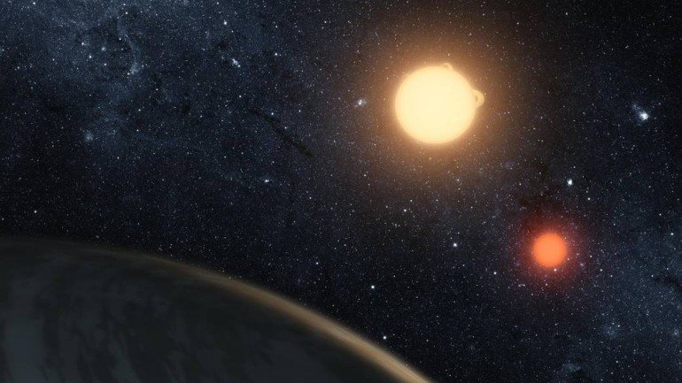 Kepler-16b foi o primeiro planeta descoberto a orbitar duas estrelas