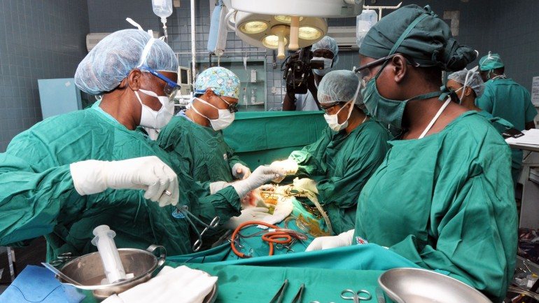Cirurgia geral surge entre as oito especialidades com mais carência de médicos