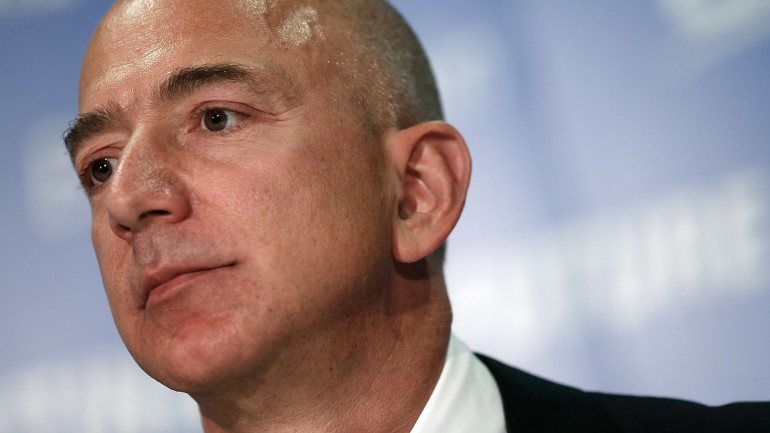 Jeff Bezos, fundador e CEO da Amazon, tem a quinta maior fortuna do mundo. &quot;O artigo não descreve a Amazon que eu conheço&quot;, reagiu ao artigo do The New York Times