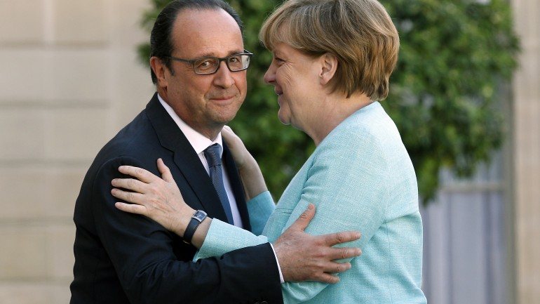 François Hollande e Angela Merkel enfrentam a pior crise de refugiados desde a Segunda Guerra Mundial
