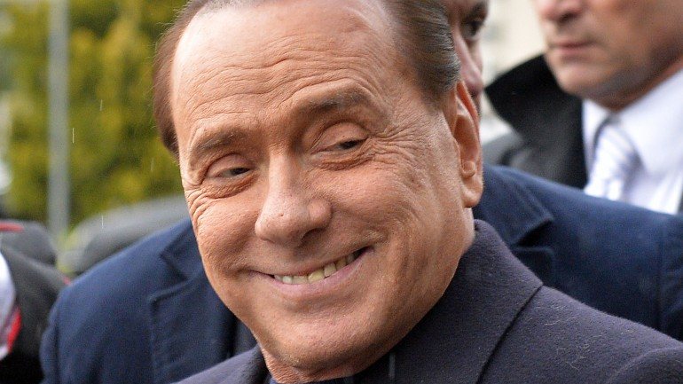 O livro aparece um ano depois de Berlusconi ser ilibado das acusações de ter tido relações sexuais com uma menor