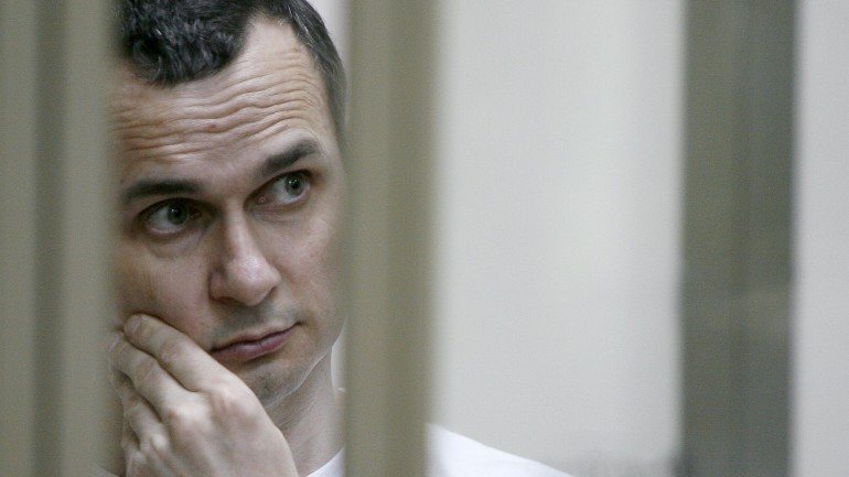 O cineasta ucraniano Oleg Sentsov é acusado de terrorismo por procuradores russos