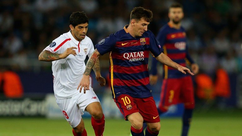 Éver Banega e Lionel Messi marcaram os três primeiros golos da final, todos de livre direto. O argentino do Sevilha deu o exemplo que o do Barça seguiu por duas vezes.